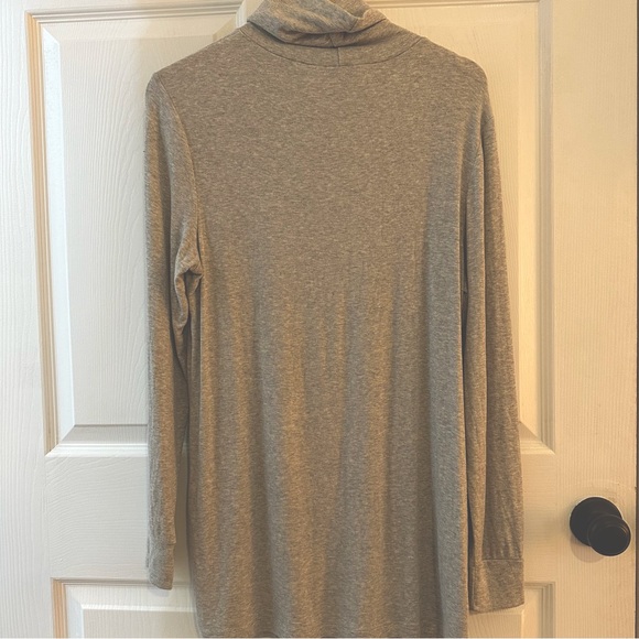 Universal Standard Foundation Turtleneck M (18-20) - Picture 5 of 5